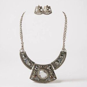 Gold Tone Indian Style Trapezoid Shape Pendant Clear crystal Stud Necklace Set
